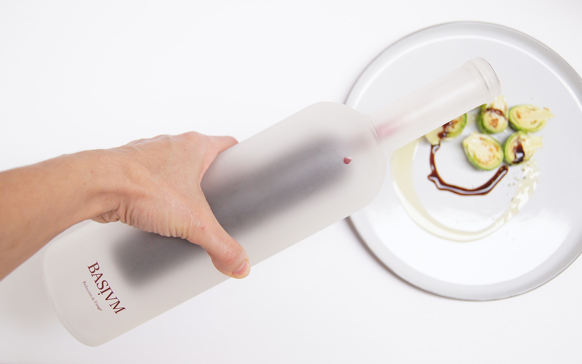 Bottle design for wine reduction