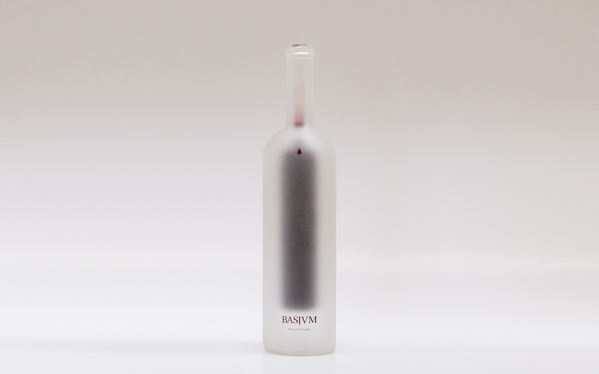 Bottle design for wine reduction